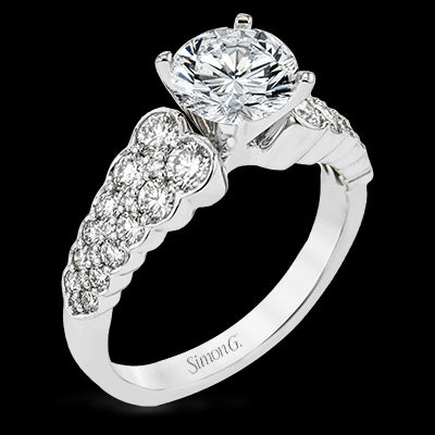 Engagement Ring in 18k Gold with Diamonds