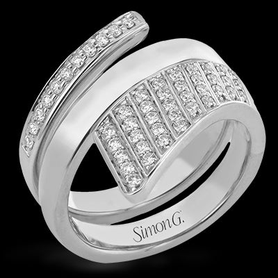 Right Hand Ring in 18k Gold with Diamonds