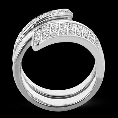 Right Hand Ring in 18k Gold with Diamonds