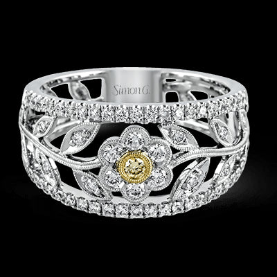 Right Hand Ring in 18k Gold with Diamonds