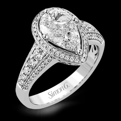 Engagement Ring in 18k Gold with Diamonds