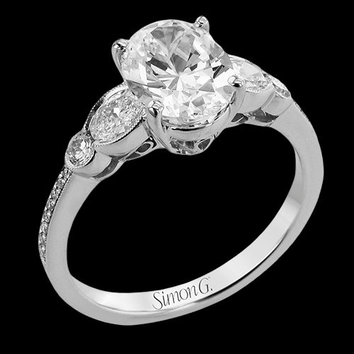 Engagement Ring in 18k Gold with Diamonds