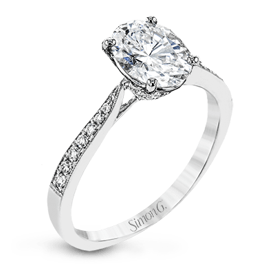 Engagement Ring in 18k Gold with Diamonds