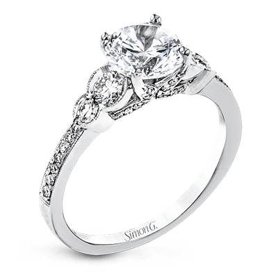 Engagement Ring in 18k Gold with Diamonds