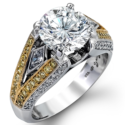 Engagement Ring in 18k Gold with Diamonds