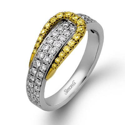 Right Hand Ring in 18k Gold with Diamonds