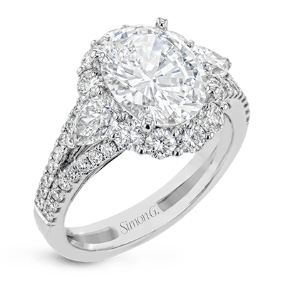 Engagement Ring in 18k Gold with Diamonds