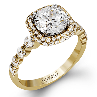 Engagement Ring in 18k Gold with Diamonds