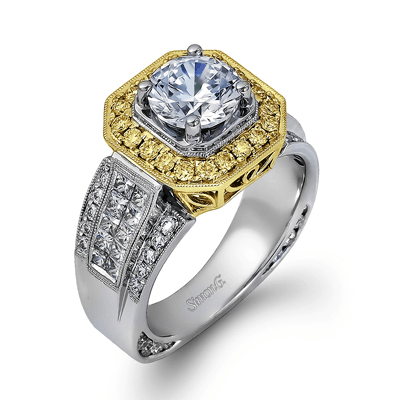 Engagement Ring in 18k Gold with Diamonds