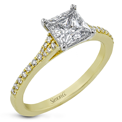 Engagement Ring in 18k Gold with Diamonds