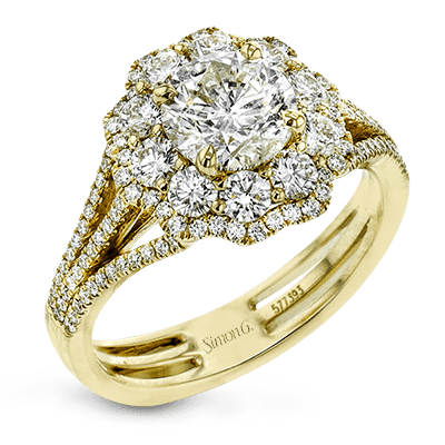 Engagement Ring in 18k Gold with Diamonds