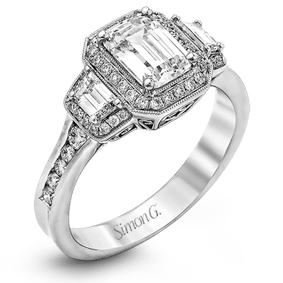 Engagement Ring in 18k Gold with Diamonds