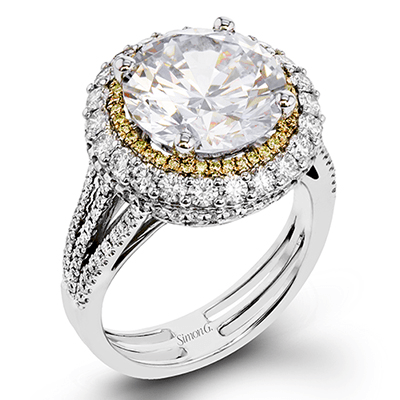 Engagement Ring in 18k Gold with Diamonds