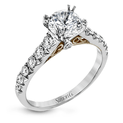 Engagement Ring in 18k Gold with Diamonds