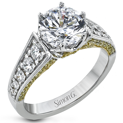 Engagement Ring in 18k Gold with Diamonds