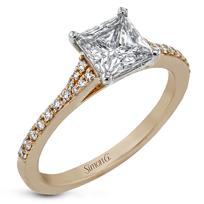 Engagement Ring in 18k Gold with Diamonds