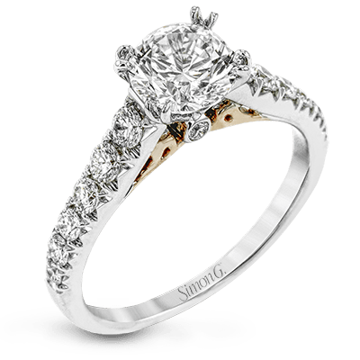 Engagement Ring in 18k Gold with Diamonds