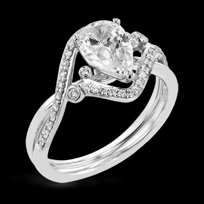 Engagement Ring in 18k Gold with Diamonds