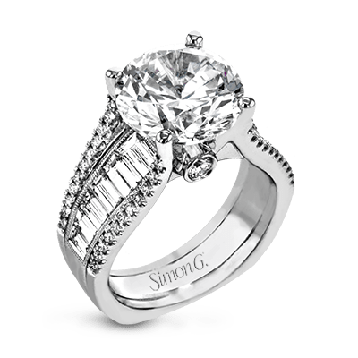 Engagement Ring in 18k Gold with Diamonds
