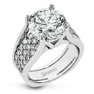 Engagement Ring in 18k Gold with Diamonds