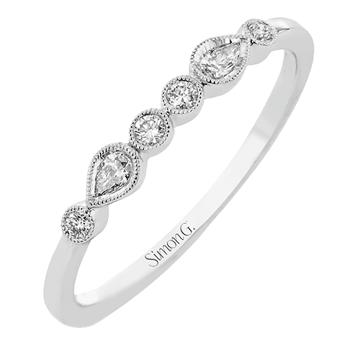 Engagement Ring in 18k Gold with Diamonds