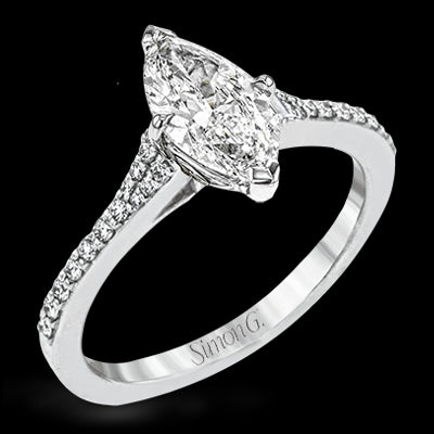 Engagement Ring in 18k Gold with Diamonds