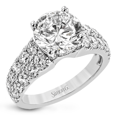 Engagement Ring in 18k Gold with Diamonds