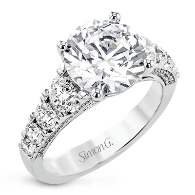 Engagement Ring in 18k Gold with Diamonds