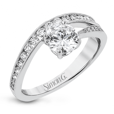 Engagement Ring in 18k Gold with Diamonds