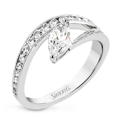 Engagement Ring in 18k Gold with Diamonds