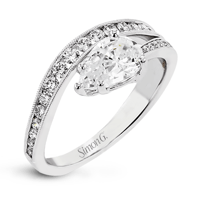 Engagement Ring in 18k Gold with Diamonds