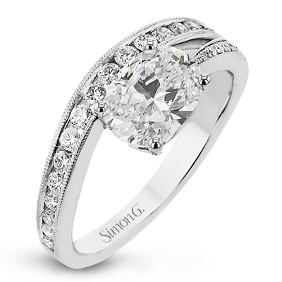 Engagement Ring in 18k Gold with Diamonds