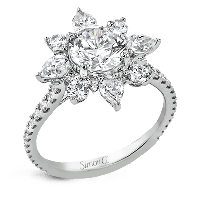 Engagement Ring in 18k Gold with Diamonds