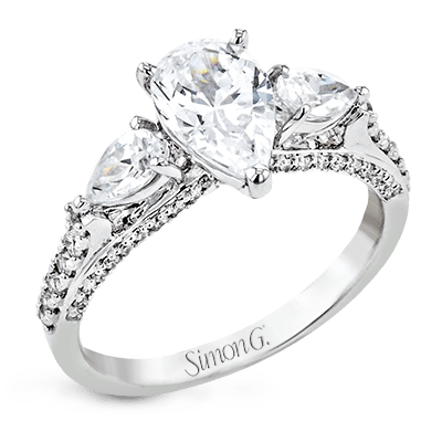Engagement Ring in 18k Gold with Diamonds