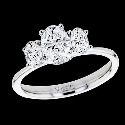 Engagement Ring in 18k Gold with Diamonds