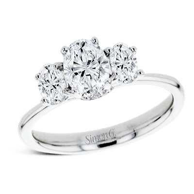 Engagement Ring in 18k Gold with Diamonds