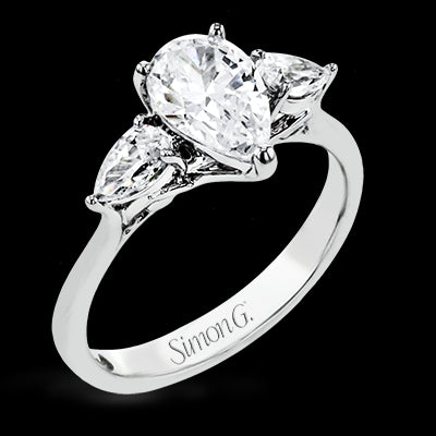 Engagement Ring in 18k Gold with Diamonds