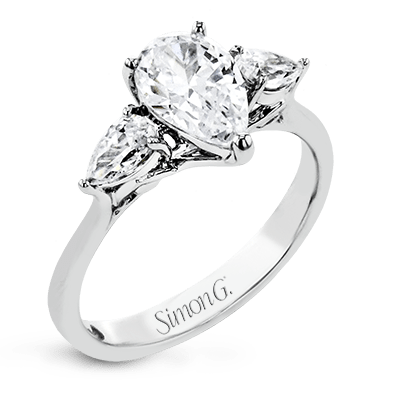 Engagement Ring in 18k Gold with Diamonds
