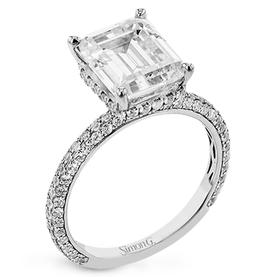 Engagement Ring in 18k Gold with Diamonds