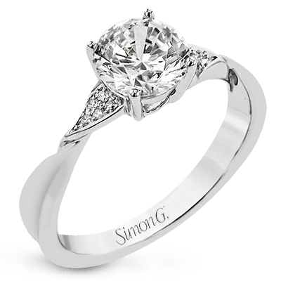 Engagement Ring in 18k Gold with Diamonds