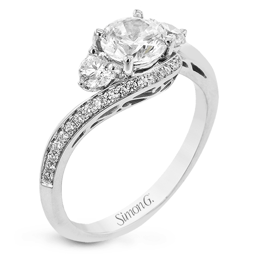 Engagement Ring in 18k Gold with Diamonds