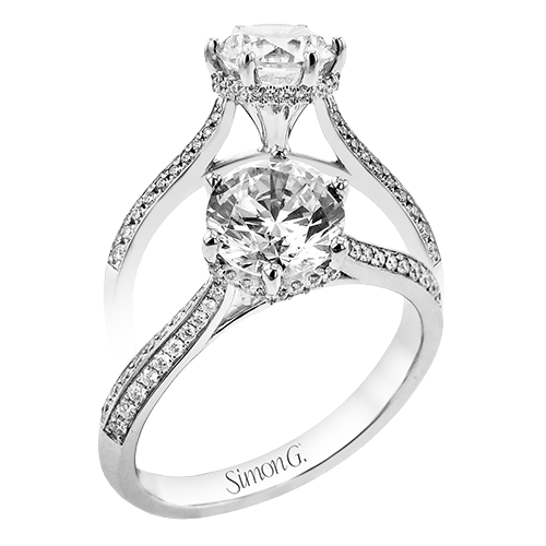 Engagement Ring in 18k Gold with Diamonds