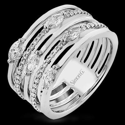 Right Hand Ring in 18k Gold with Diamonds