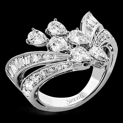 Right Hand Ring in 18k Gold with Diamonds