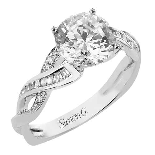 Engagement Ring in 18k Gold with Diamonds