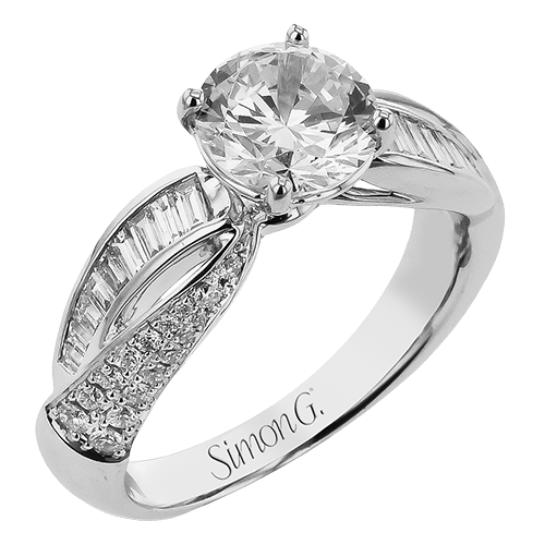 Engagement Ring in 18k Gold with Diamonds