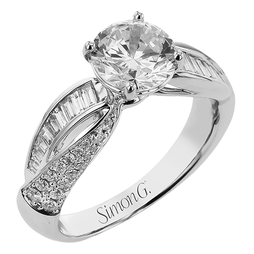 Engagement Ring in 18k Gold with Diamonds