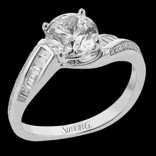 Engagement Ring in 18k Gold with Diamonds