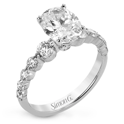 Engagement Ring in 18k Gold with Diamonds