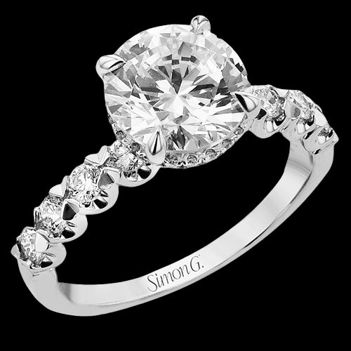 Engagement Ring in 18k Gold with Diamonds